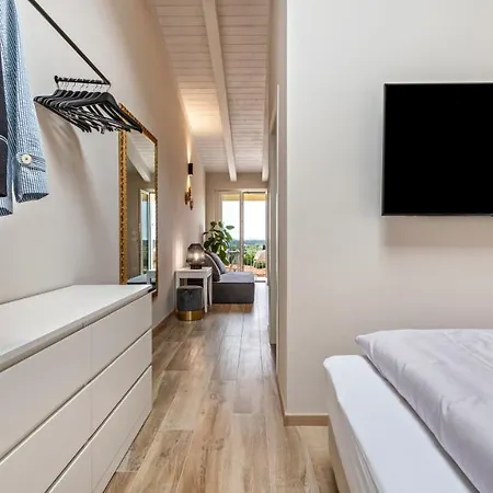 Cavalino Boutique 1 *