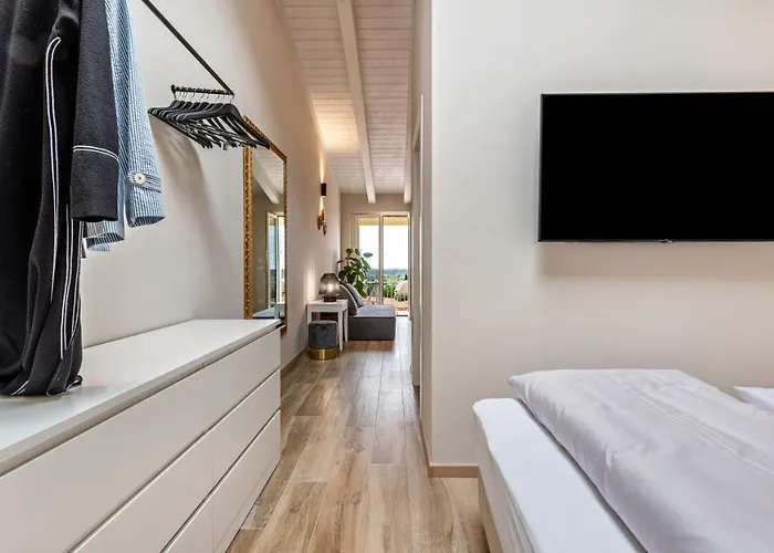 Cavalino Boutique 1 *